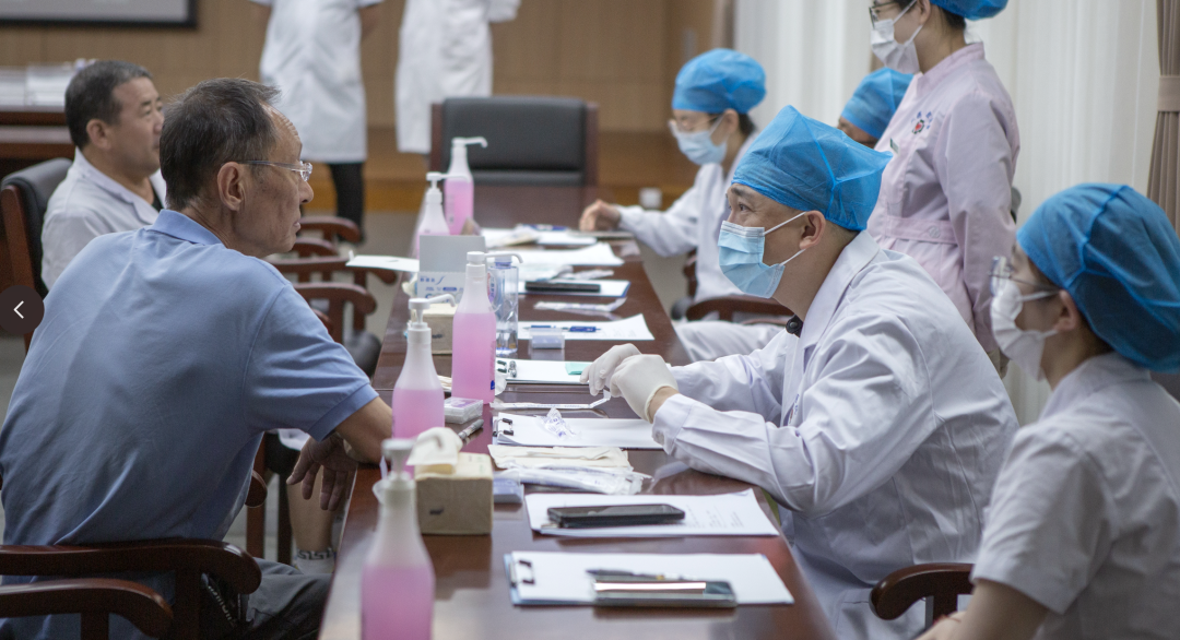 “微笑大工、从齿开始”——我院携手仁心驿站圆满开展口腔健康校园行活动 - 大连医科大学附属口腔医院